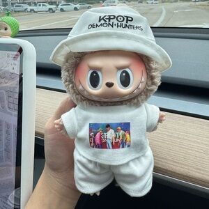 Kpop demon hunter outfit for labubu